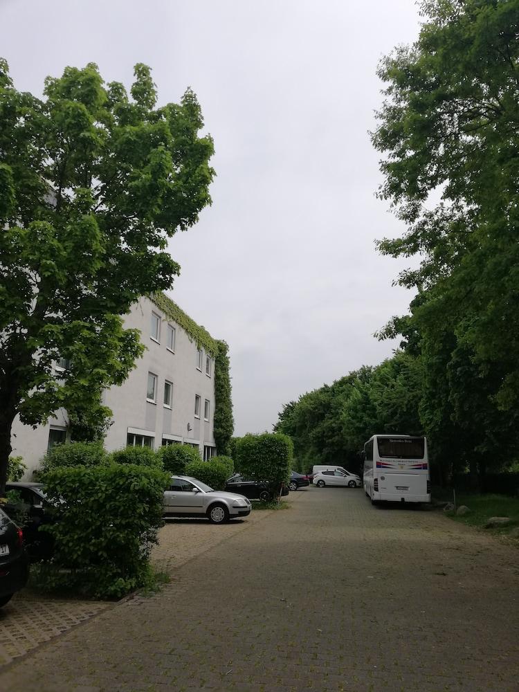 Arthotel Ambassador Wiesbaden - Free Parking ภายนอก รูปภาพ