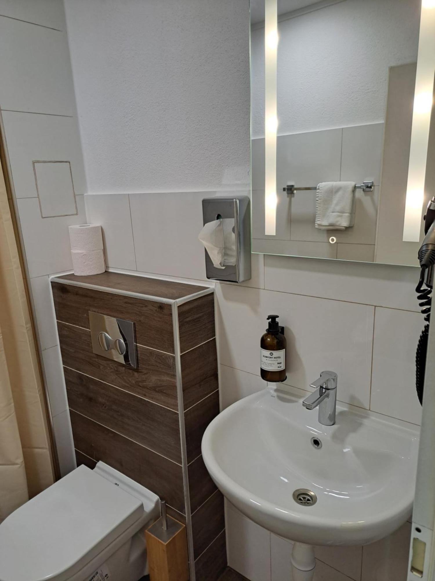 Arthotel Ambassador Wiesbaden - Free Parking ภายนอก รูปภาพ