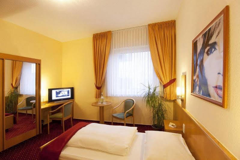 Arthotel Ambassador Wiesbaden - Free Parking ภายนอก รูปภาพ